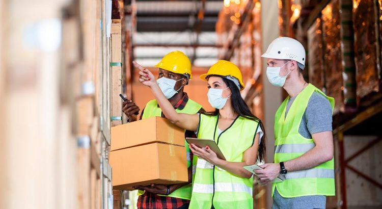 Cómo debe ser la ropa de trabajo en