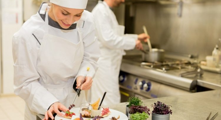 Cómo lavar y mantener tu uniforme de cocina