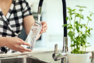 Limpiar botella de agua