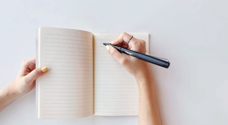 Cómo se obtiene el papel reciclado de las libretas personalizadas