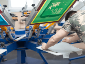 Cómo quitar la serigrafía de la ropa