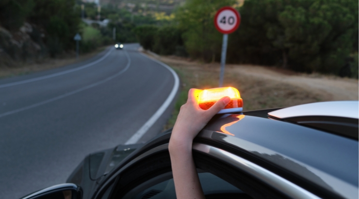 V16 con geolocalización, la luz de emergencia conectada