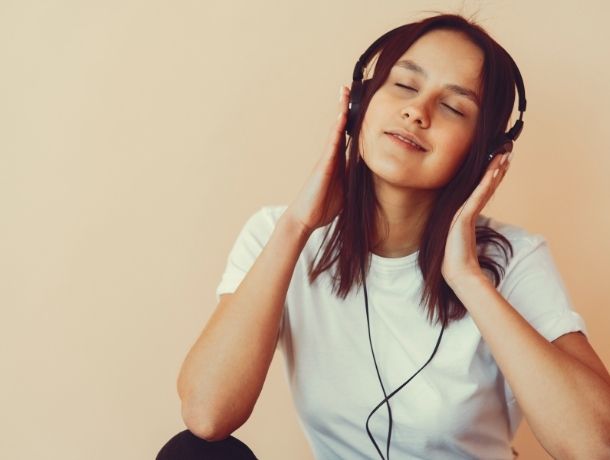 Ejemplo de marketing sensorial Incluir notas de voz