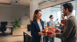 Cuándo entregar los regalos de empresa